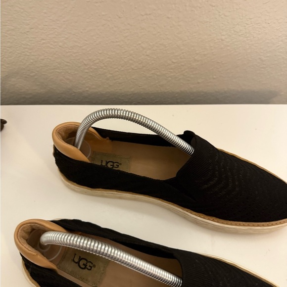 UGG Men's Black and Tan Slip-On Loafers - Picture 4 of 5